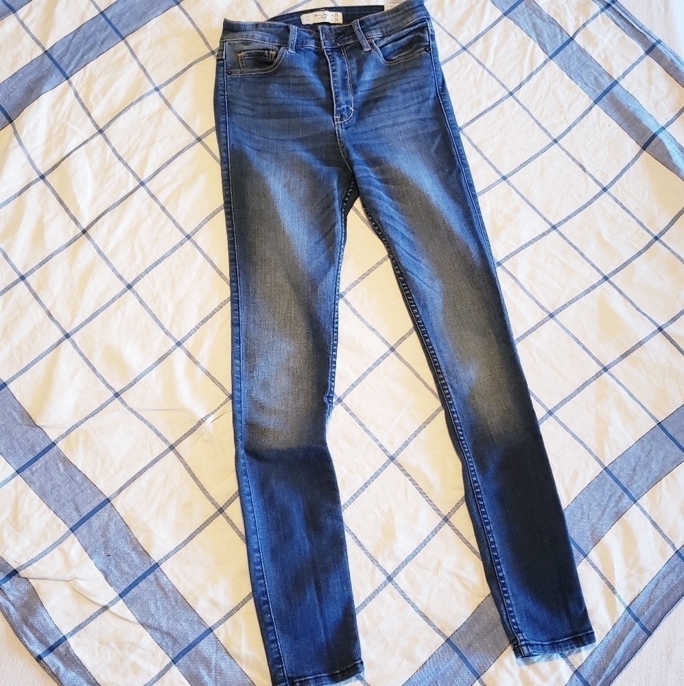 🪴bogo FREE🪴 Abercrombie High Rise Super Skinny Jean Size 0/25 SHORT - Picture 2 of 4